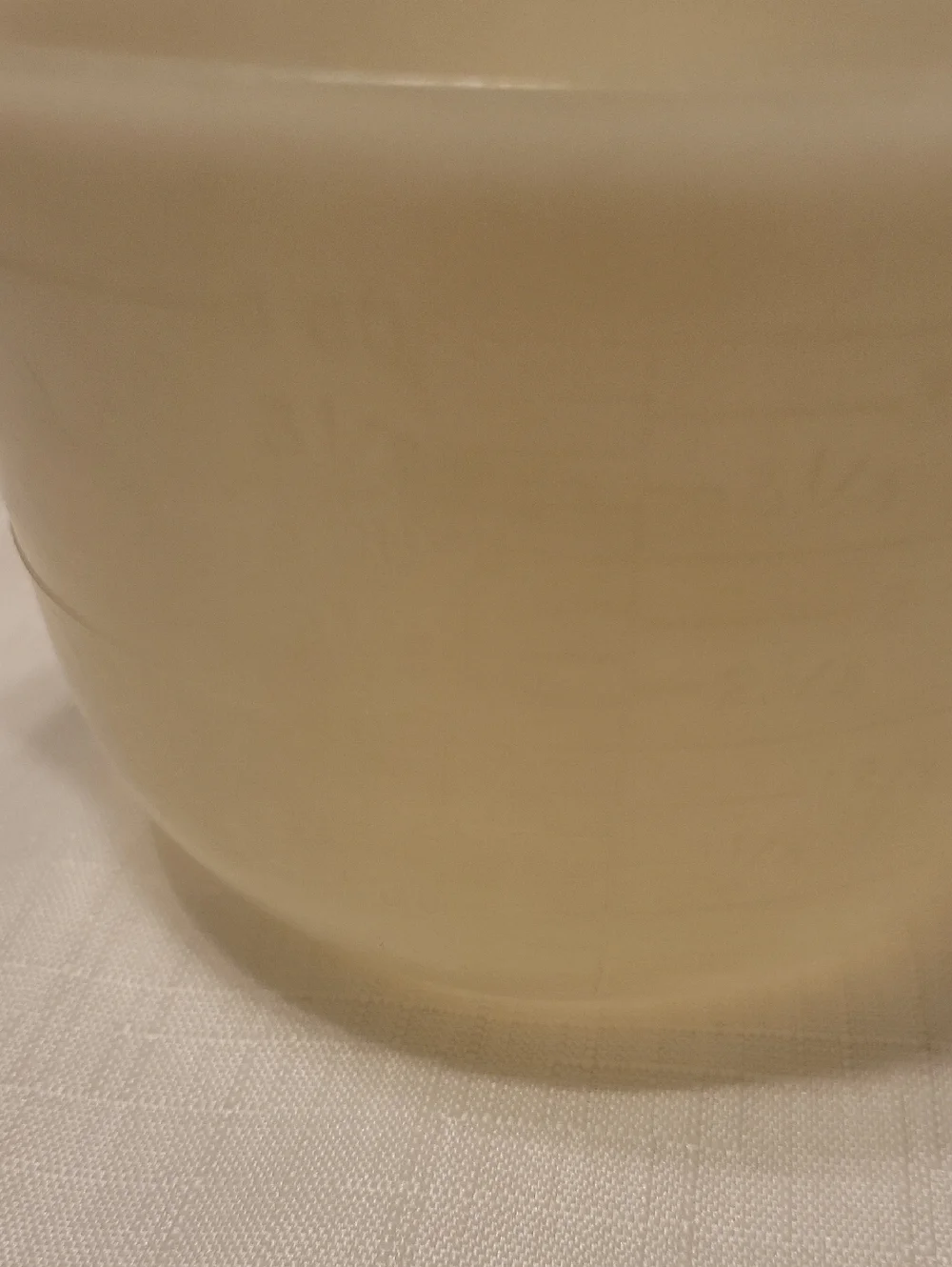 Vintage 4 Cup Cream Plastic Measuring Cup with Handle